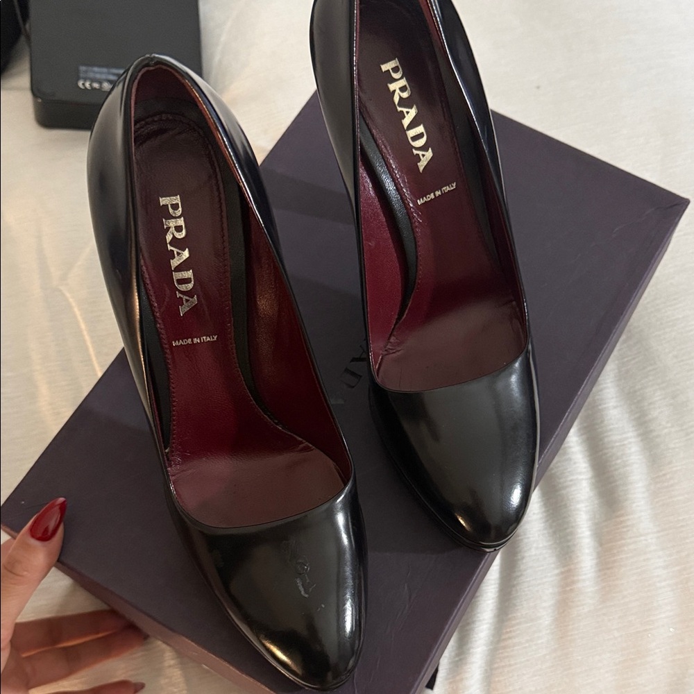 Prada Women's Classic Black Heels - Picture 7 of 8